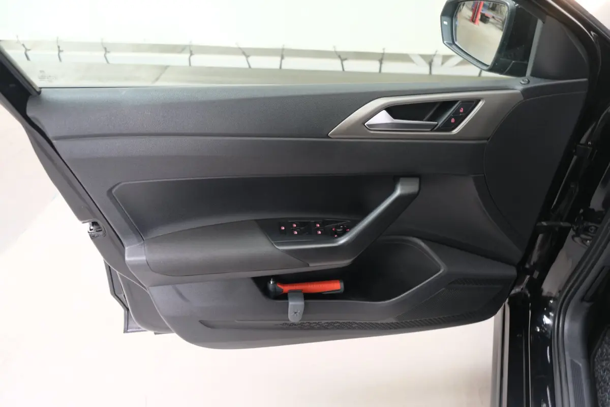 1.0 TSI R-Line Edition Automaat - N.A.P. Airco, Cruise, PDC, Camera, Carplay.