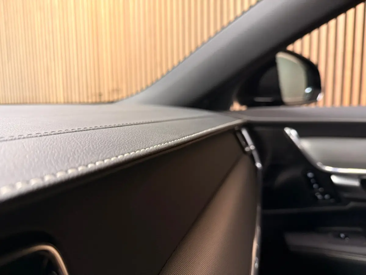 T6 AWD Recharge Plus Dark | Schuifdak | 360 Camera | Harman Kardon | Adaptieve Cruise Control | Stoelverwarming voor+achter | Stuurwielverwarming | 19 Inch | Full LED  Meesturende koplampen 