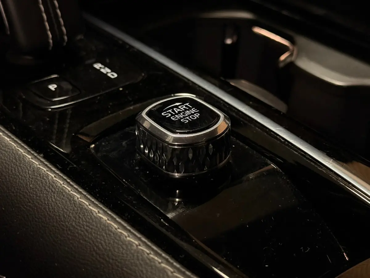 T6 AWD Recharge Plus Dark | Schuifdak | 360 Camera | Harman Kardon | Adaptieve Cruise Control | Stoelverwarming voor+achter | Stuurwielverwarming | 19 Inch | Full LED  Meesturende koplampen 