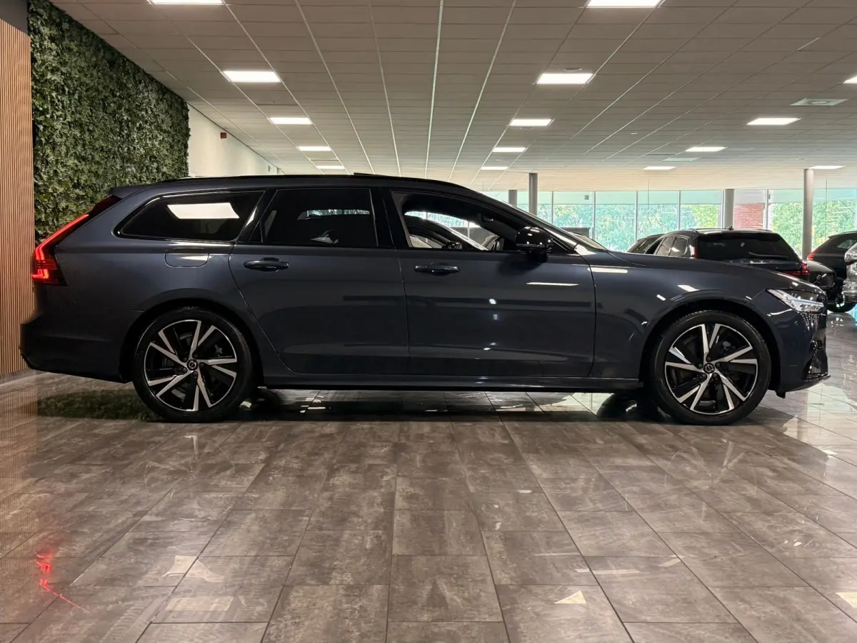 T6 AWD Recharge Plus Dark | Schuifdak | 360 Camera | Harman Kardon | Adaptieve Cruise Control | Stoelverwarming voor+achter | Stuurwielverwarming | 19 Inch | Full LED  Meesturende koplampen 