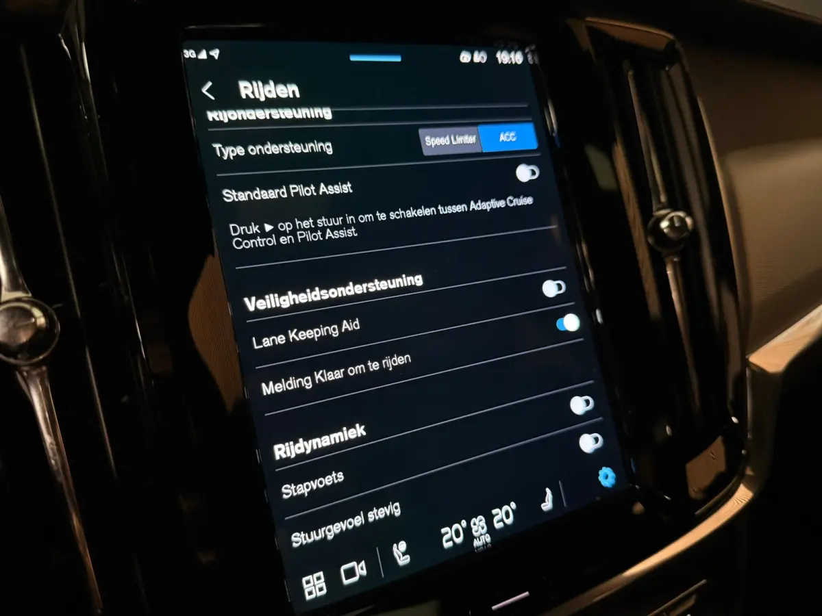 T6 AWD Recharge Plus Dark | Schuifdak | 360 Camera | Harman Kardon | Adaptieve Cruise Control | Stoelverwarming voor+achter | Stuurwielverwarming | 19 Inch | Full LED  Meesturende koplampen 