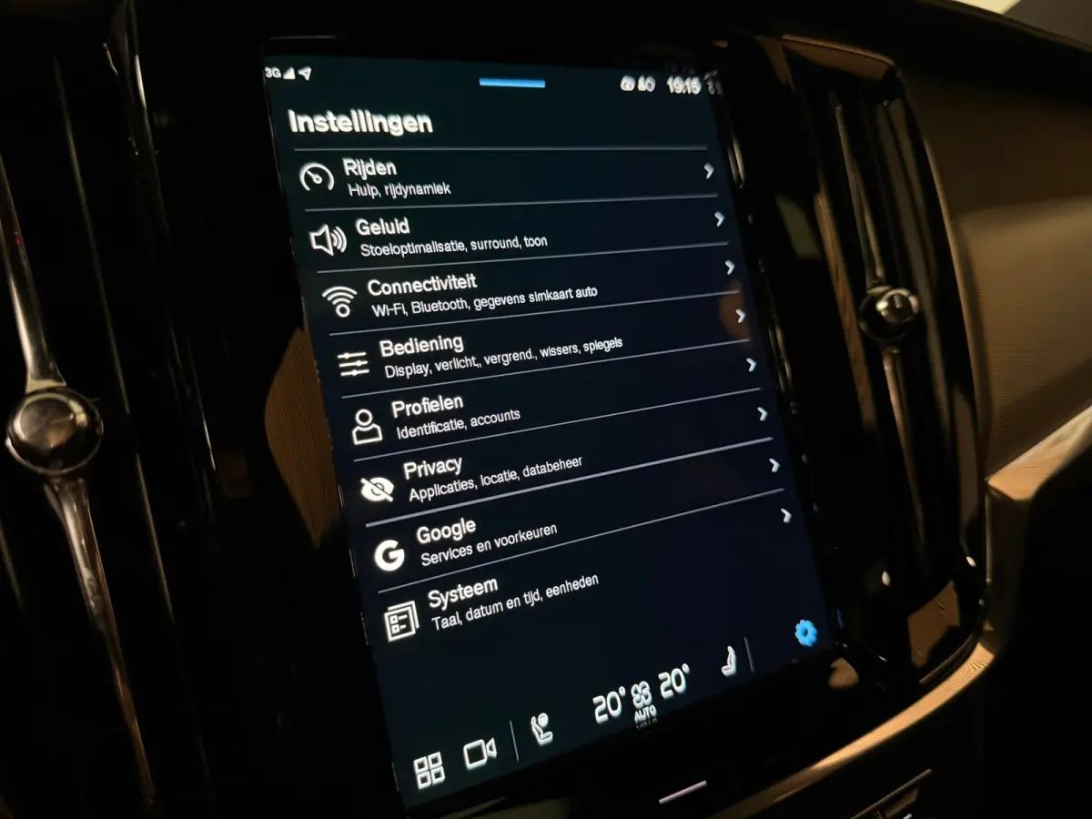 T6 AWD Recharge Plus Dark | Schuifdak | 360 Camera | Harman Kardon | Adaptieve Cruise Control | Stoelverwarming voor+achter | Stuurwielverwarming | 19 Inch | Full LED  Meesturende koplampen 