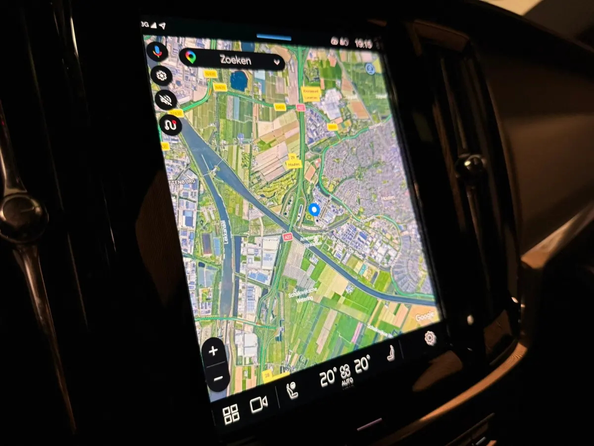 T6 AWD Recharge Plus Dark | Schuifdak | 360 Camera | Harman Kardon | Adaptieve Cruise Control | Stoelverwarming voor+achter | Stuurwielverwarming | 19 Inch | Full LED  Meesturende koplampen 