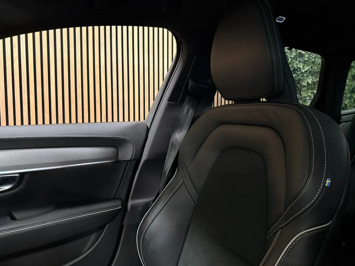 T6 AWD Recharge Plus Dark | Schuifdak | 360 Camera | Harman Kardon | Adaptieve Cruise Control | Stoelverwarming voor+achter | Stuurwielverwarming | 19 Inch | Full LED  Meesturende koplampen 