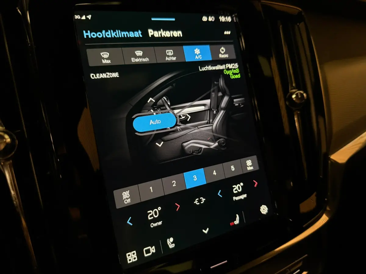 T6 AWD Recharge Plus Dark | Schuifdak | 360 Camera | Harman Kardon | Adaptieve Cruise Control | Stoelverwarming voor+achter | Stuurwielverwarming | 19 Inch | Full LED  Meesturende koplampen 