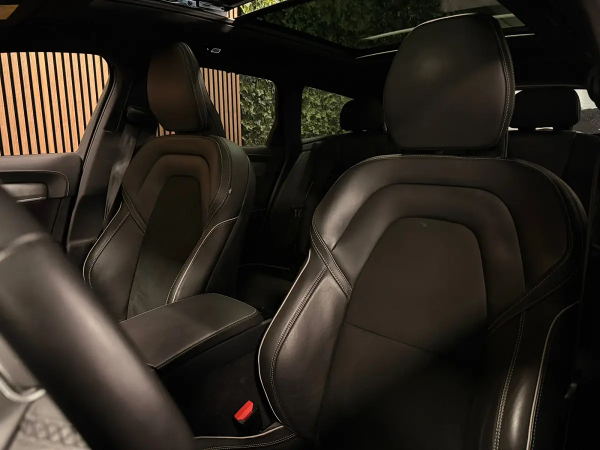 T6 AWD Recharge Plus Dark | Schuifdak | 360 Camera | Harman Kardon | Adaptieve Cruise Control | Stoelverwarming voor+achter | Stuurwielverwarming | 19 Inch | Full LED  Meesturende koplampen 