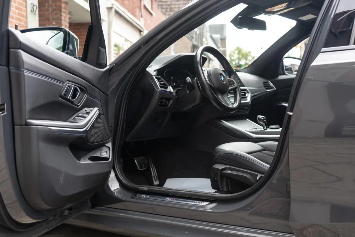 318i High Executive M-Sport Pano / Camera / Ambi