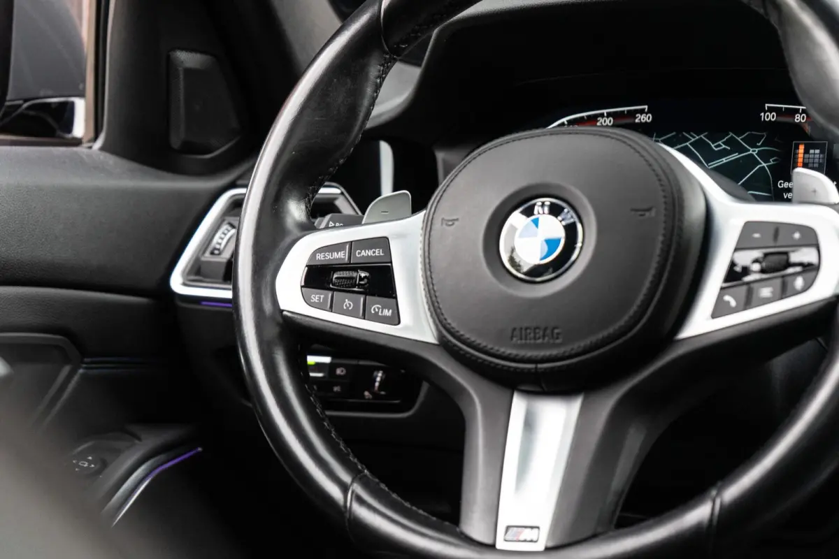 318i High Executive M-Sport Pano / Camera / Ambi