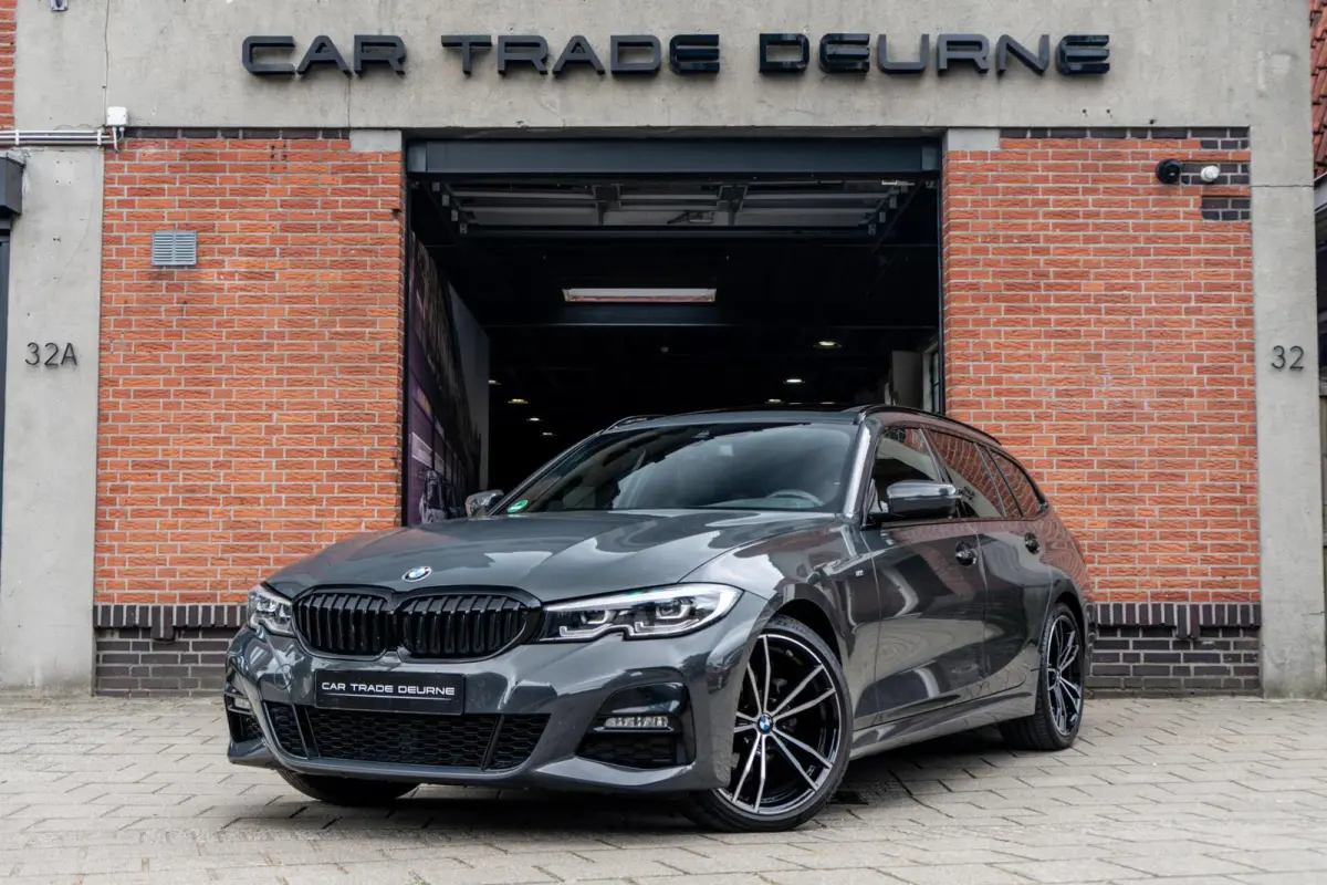318i High Executive M-Sport Pano / Camera / Ambi