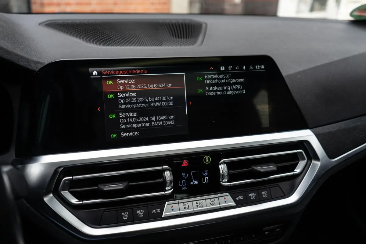 318i High Executive M-Sport Pano / Camera / Ambi
