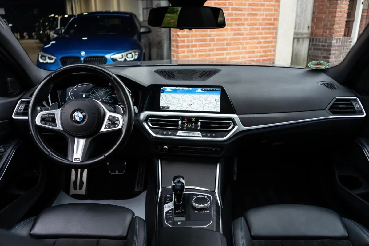 318i High Executive M-Sport Pano / Camera / Ambi