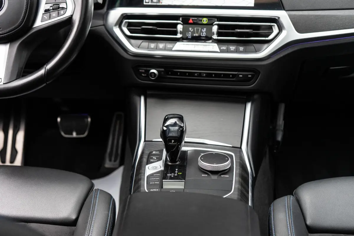 318i High Executive M-Sport Pano / Camera / Ambi