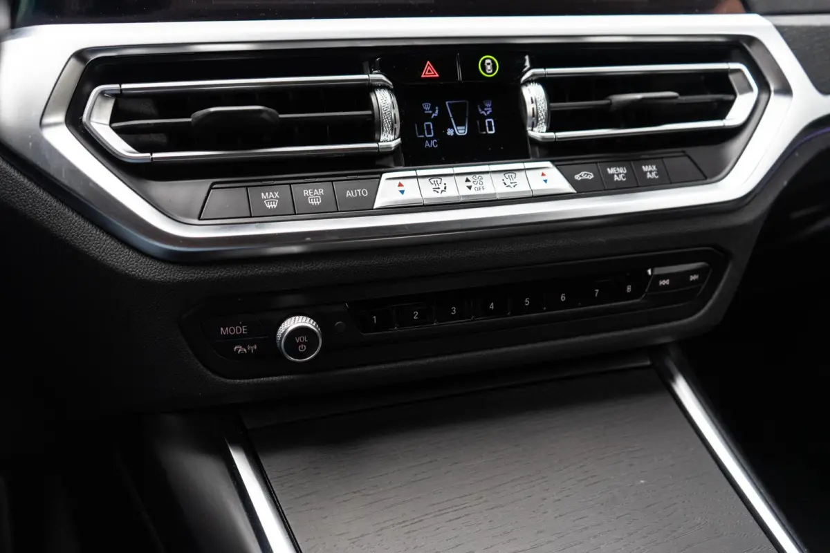 318i High Executive M-Sport Pano / Camera / Ambi