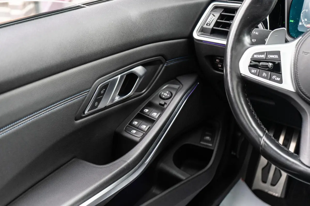 318i High Executive M-Sport Pano / Camera / Ambi