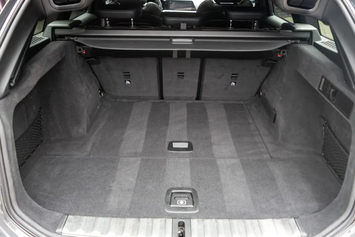 318i High Executive M-Sport Pano / Camera / Ambi