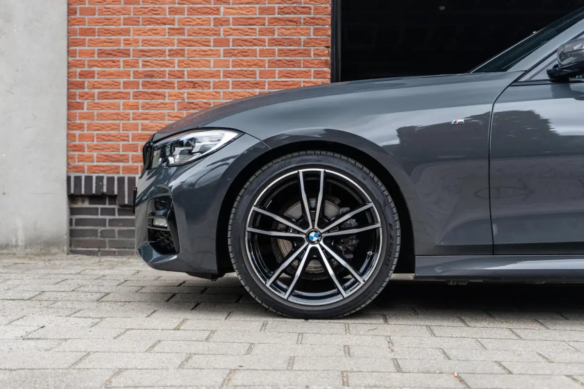 318i High Executive M-Sport Pano / Camera / Ambi