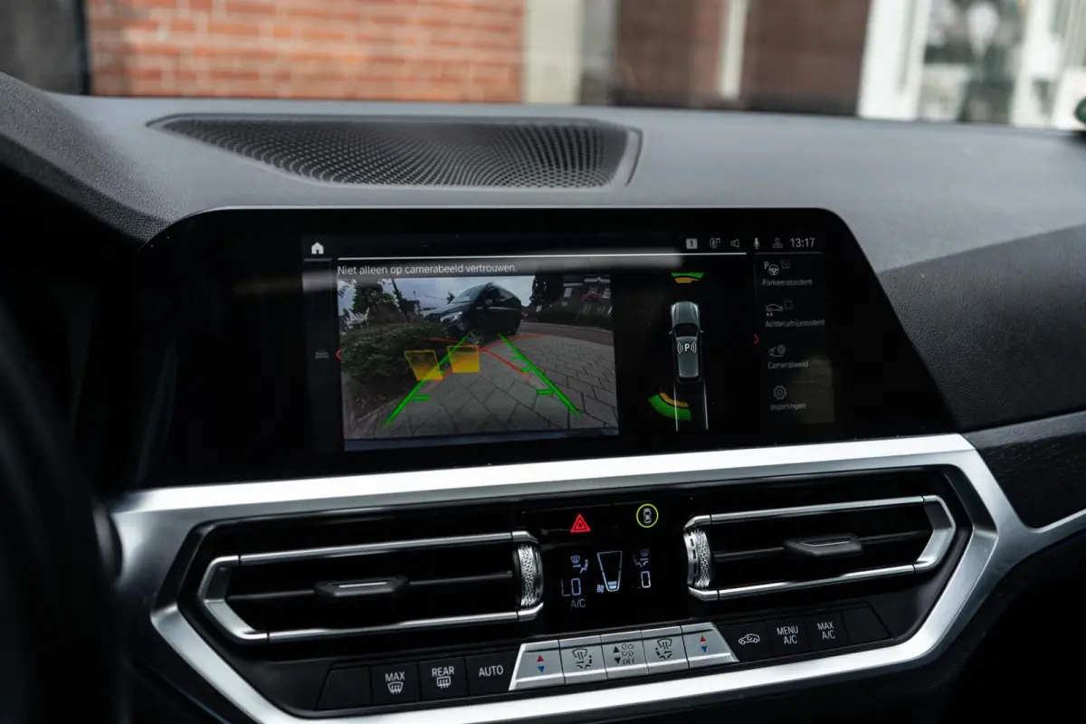 318i High Executive M-Sport Pano / Camera / Ambi