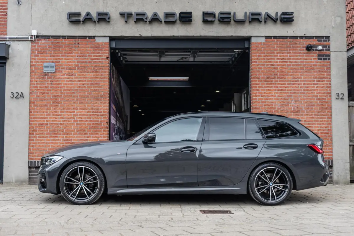 318i High Executive M-Sport Pano / Camera / Ambi