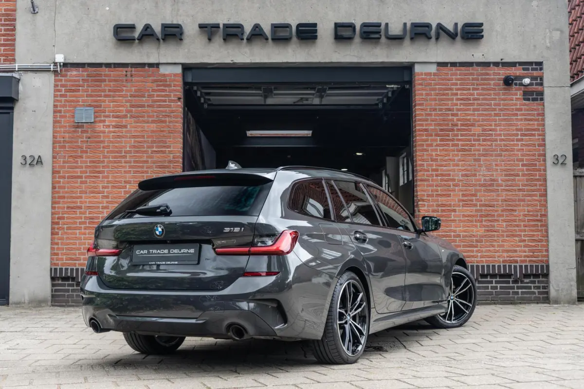 318i High Executive M-Sport Pano / Camera / Ambi