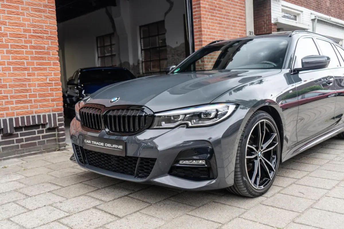 318i High Executive M-Sport Pano / Camera / Ambi