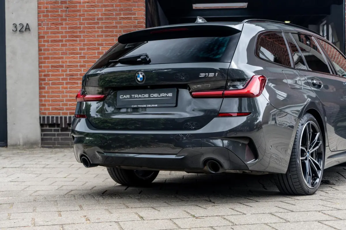 318i High Executive M-Sport Pano / Camera / Ambi