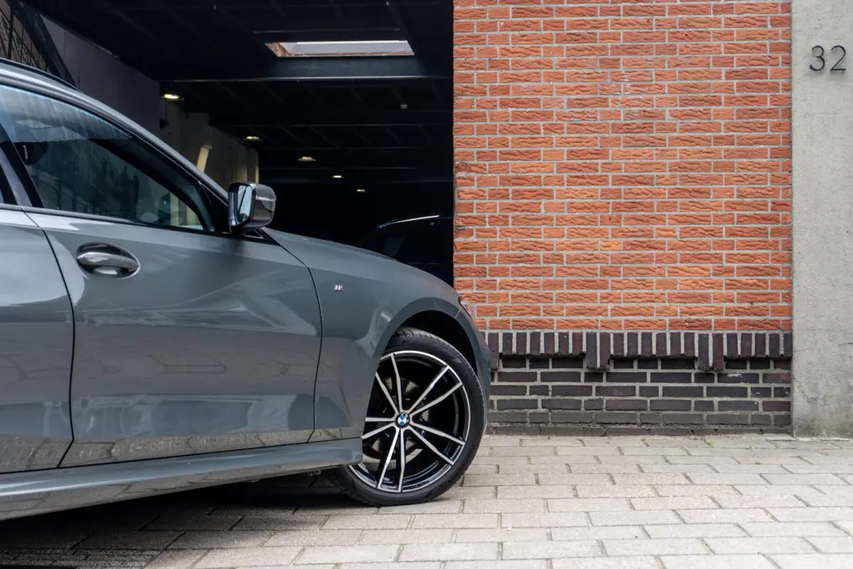 318i High Executive M-Sport Pano / Camera / Ambi