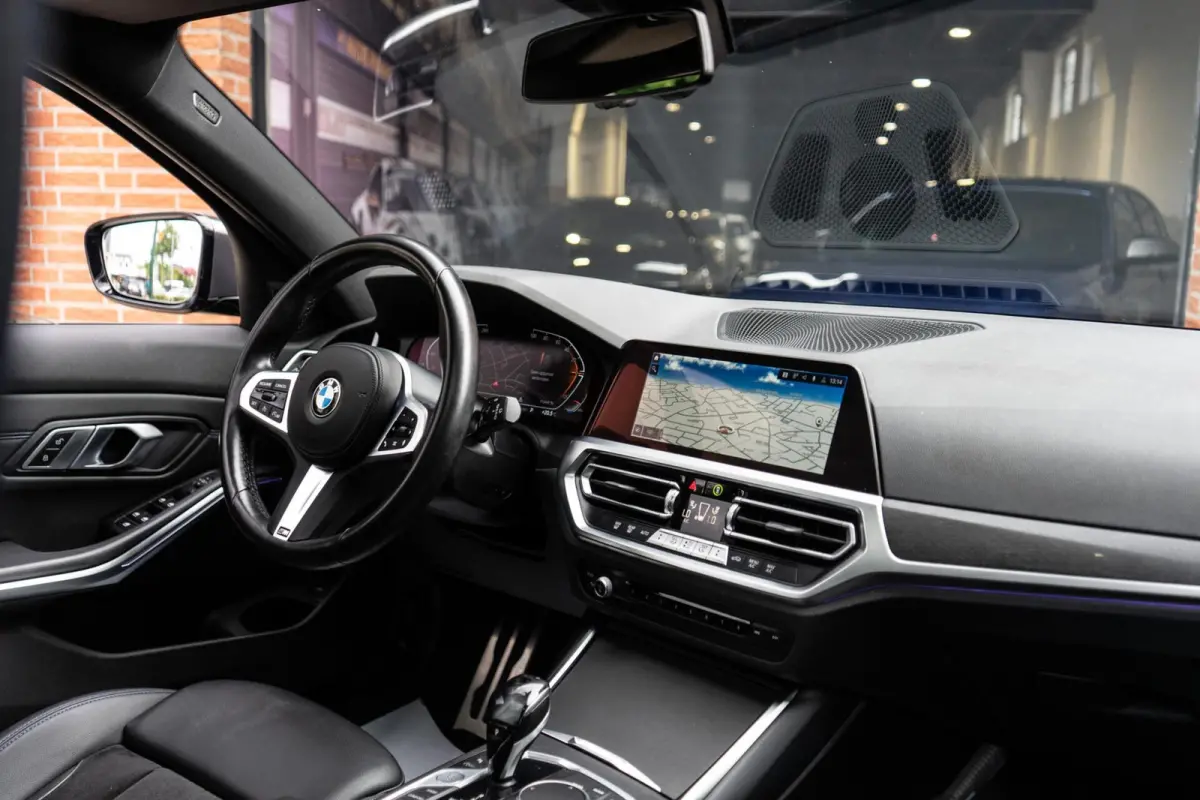 318i High Executive M-Sport Pano / Camera / Ambi