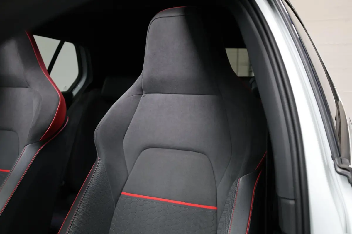 2.0 TSI GTI Clubsport 301+PK LED+IQ/PANO/HALF LEER+ALCANTARA+S.VERWARMING/19"/CAM/LINE/ACC/ECC/12 MND GARANTIE!
