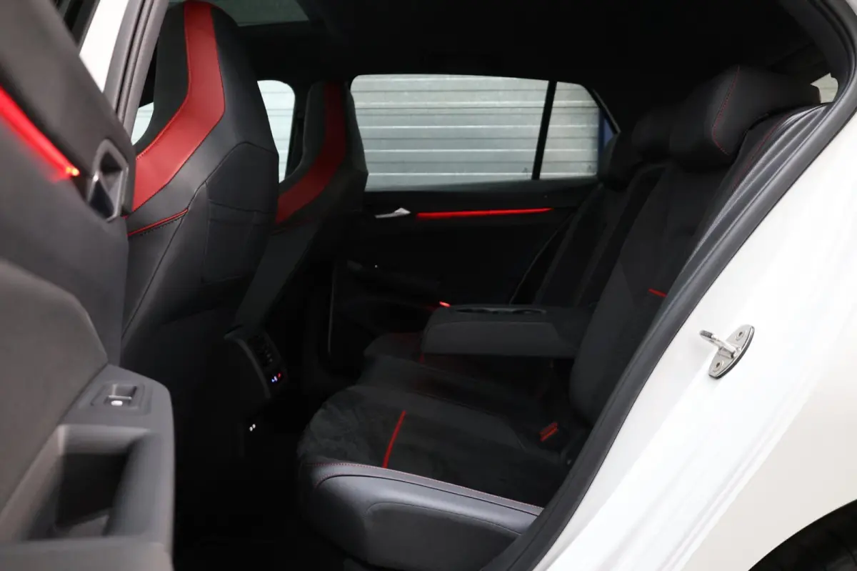 2.0 TSI GTI Clubsport 301+PK LED+IQ/PANO/HALF LEER+ALCANTARA+S.VERWARMING/19"/CAM/LINE/ACC/ECC/12 MND GARANTIE!