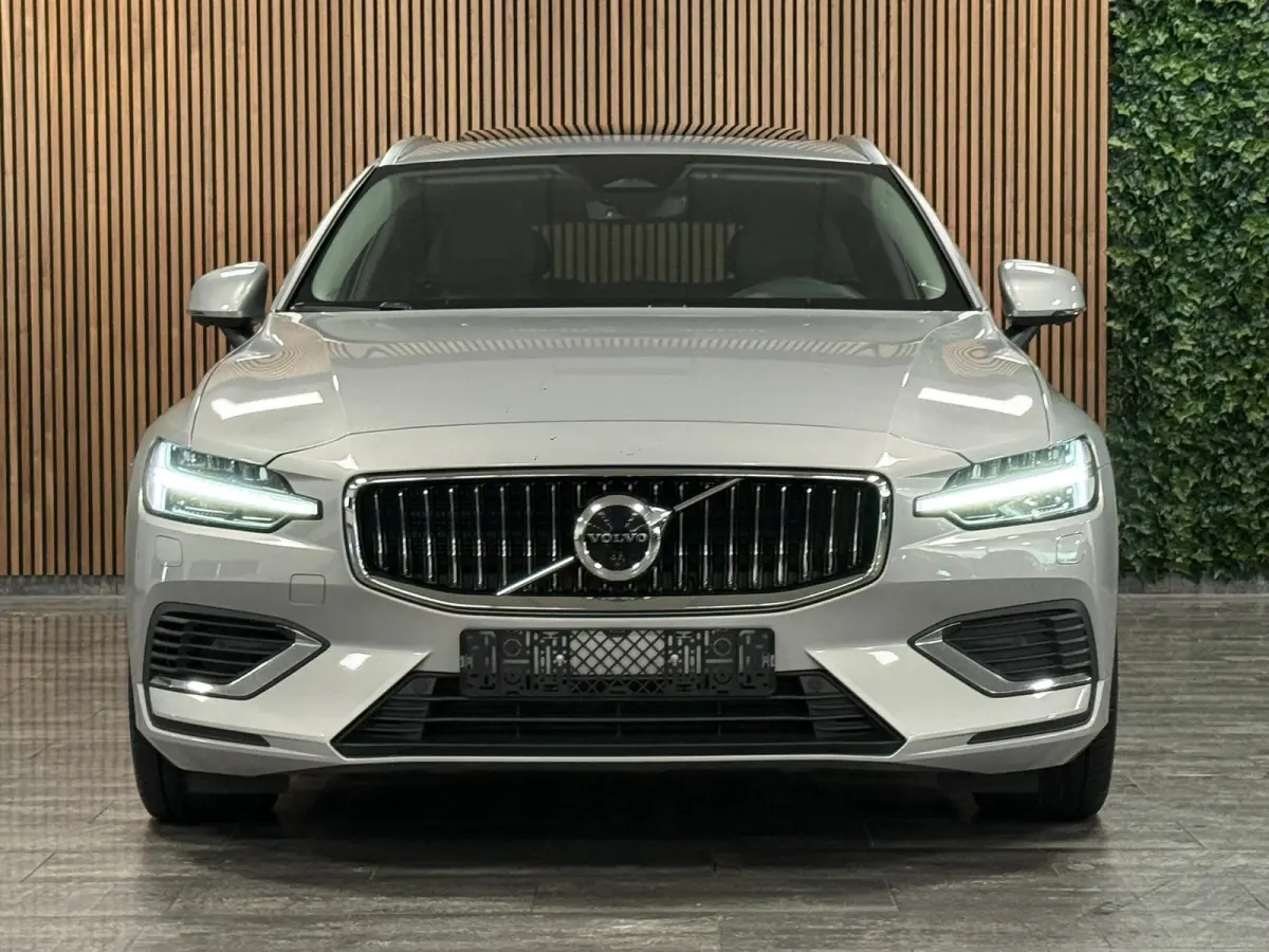 T6 AWD Recharge Plus Bright | Schuifdak | Trekhaak | 360° Camera | Adaptieve Cruise Control | Stoelverwarming voor+achter | Stuurwielverwarming | Full LED Meesturende koplampen | Pilot Assi