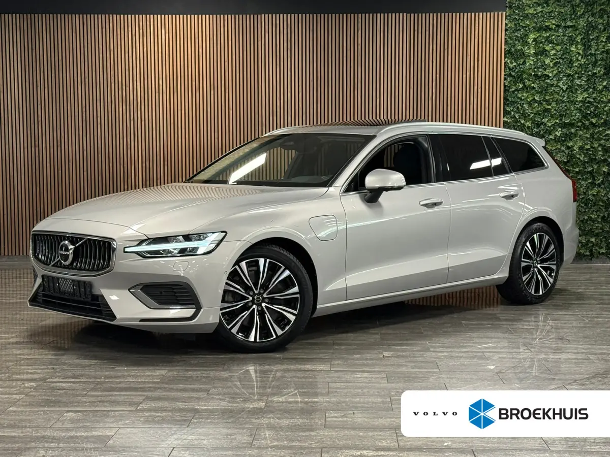 T6 AWD Recharge Plus Bright | Schuifdak | Trekhaak | 360° Camera | Adaptieve Cruise Control | Stoelverwarming voor+achter | Stuurwielverwarming | Full LED Meesturende koplampen | Pilot Assi