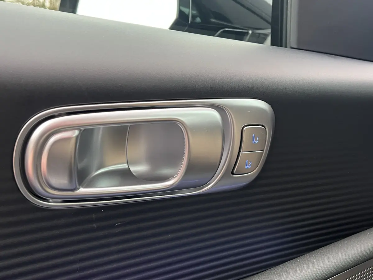 Business 77.4 kWh 229pk | Premium Audio | Adaptive cruise controle | Dodehoek detectie | Elektrische achterklep | Head-up display | 360 graden camera | Stoelverwarming | Warmtepomp | Bestuur