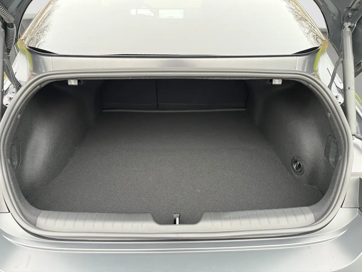 Business 77.4 kWh 229pk | Premium Audio | Adaptive cruise controle | Dodehoek detectie | Elektrische achterklep | Head-up display | 360 graden camera | Stoelverwarming | Warmtepomp | Bestuur