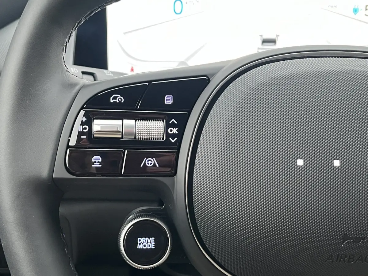 Business 77.4 kWh 229pk | Premium Audio | Adaptive cruise controle | Dodehoek detectie | Elektrische achterklep | Head-up display | 360 graden camera | Stoelverwarming | Warmtepomp | Bestuur