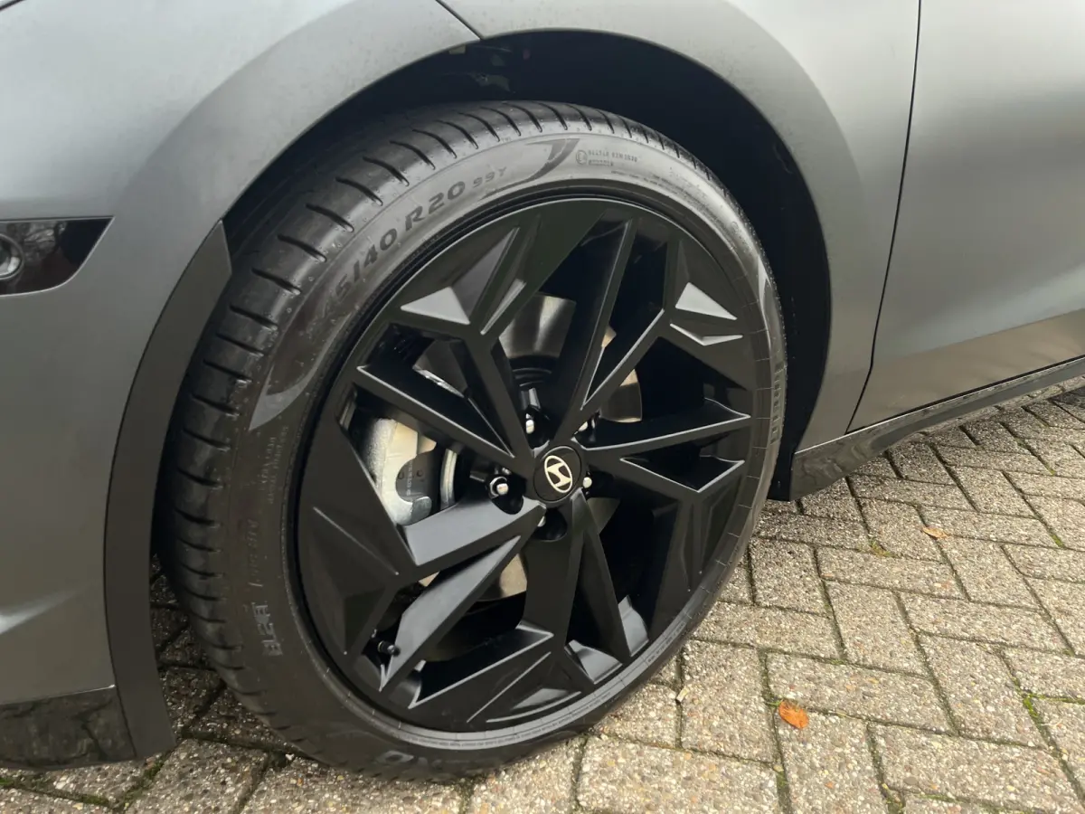 Business 77.4 kWh 229pk | Premium Audio | Adaptive cruise controle | Dodehoek detectie | Elektrische achterklep | Head-up display | 360 graden camera | Stoelverwarming | Warmtepomp | Bestuur