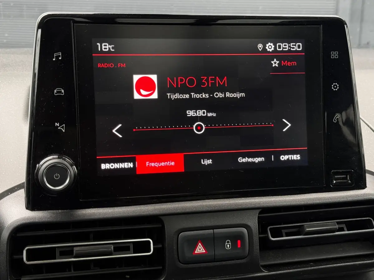 1.2 PureTech Shine | Panoramadak | Distributieriem vervangen | Camera | Navi by App | HUD | Climate Control