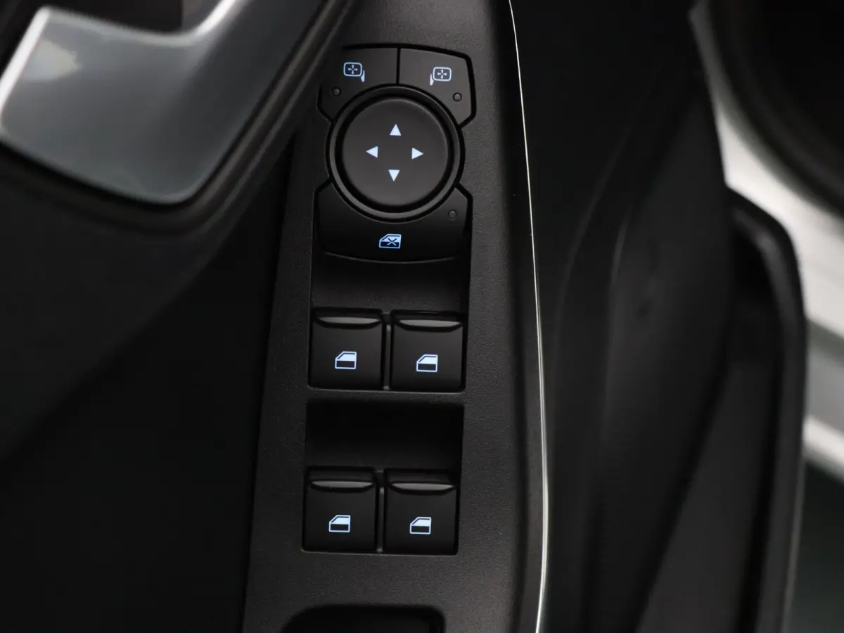 125pk EcoBoost Hybrid Titanium Apple Carplay/Android Auto | Climate
