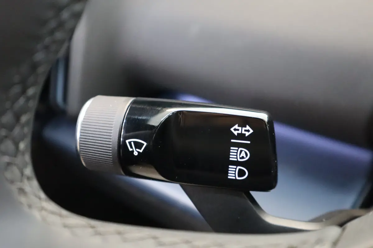 P5 Long Range 272PK Europa Plus 69kWh | Getint Glas | Power Seats | Stoelverw | HK Audio | Achteruitrijcamera | Armsteun voor | Audio installatie premium