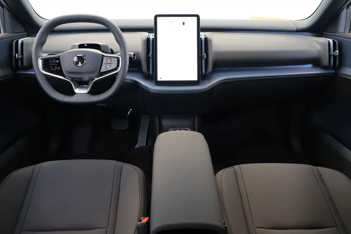 P5 Long Range 272PK Europa Plus 69kWh | Getint Glas | Power Seats | Stoelverw | HK Audio | Achteruitrijcamera | Armsteun voor | Audio installatie premium