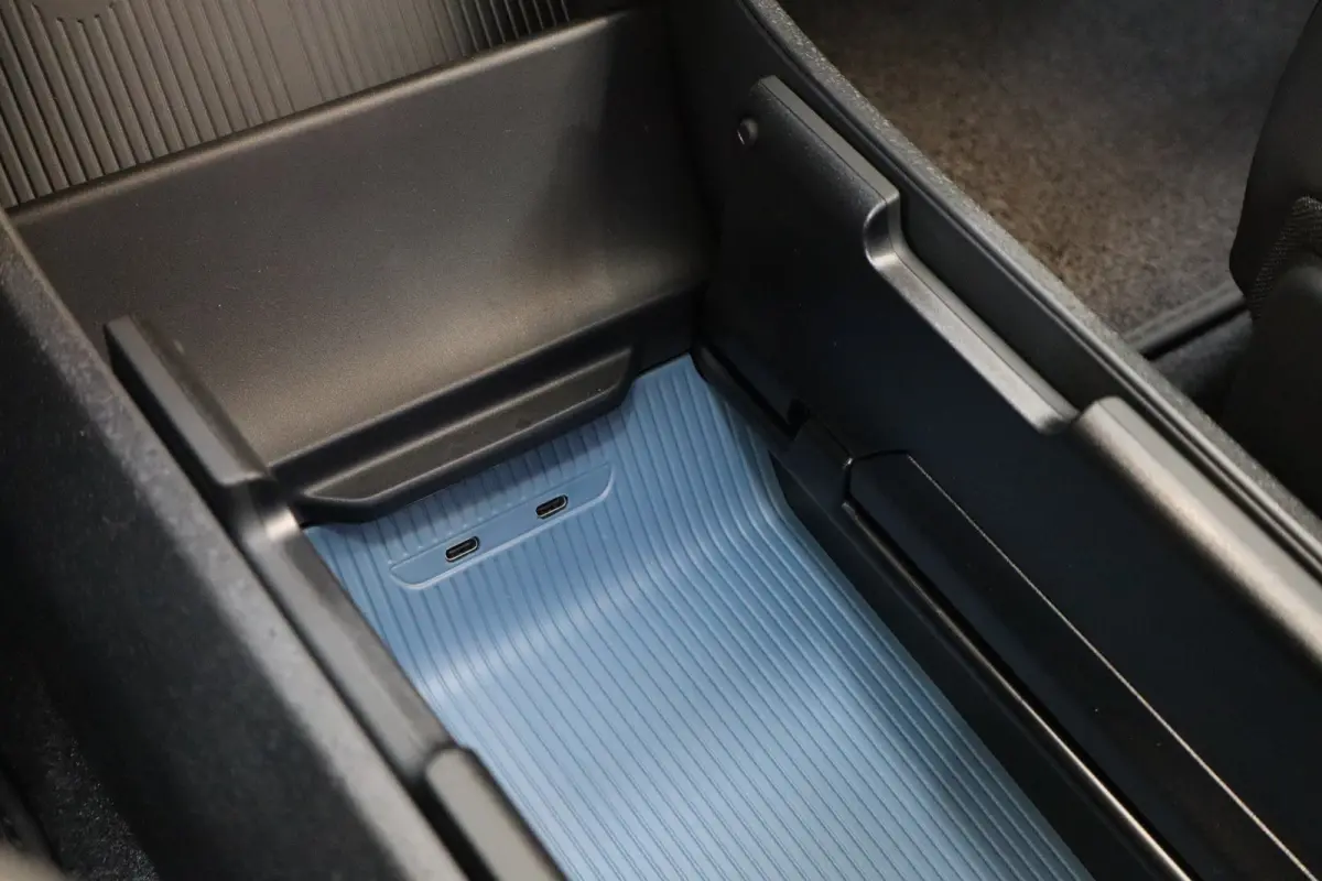 P5 Long Range 272PK Europa Plus 69kWh | Getint Glas | Power Seats | Stoelverw | HK Audio | Achteruitrijcamera | Armsteun voor | Audio installatie premium