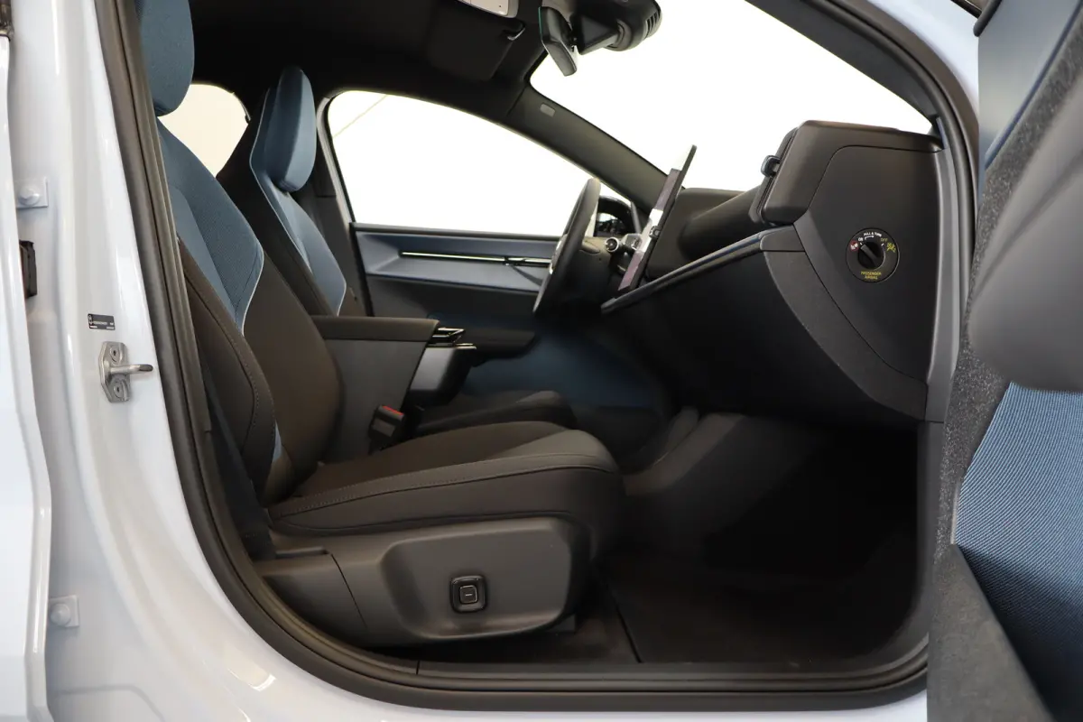 P5 Long Range 272PK Europa Plus 69kWh | Getint Glas | Power Seats | Stoelverw | HK Audio | Achteruitrijcamera | Armsteun voor | Audio installatie premium
