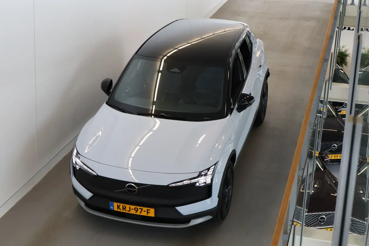 P5 Long Range 272PK Europa Plus 69kWh | Getint Glas | Power Seats | Stoelverw | HK Audio | Achteruitrijcamera | Armsteun voor | Audio installatie premium
