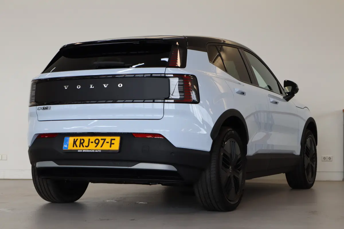 P5 Long Range 272PK Europa Plus 69kWh | Getint Glas | Power Seats | Stoelverw | HK Audio | Achteruitrijcamera | Armsteun voor | Audio installatie premium