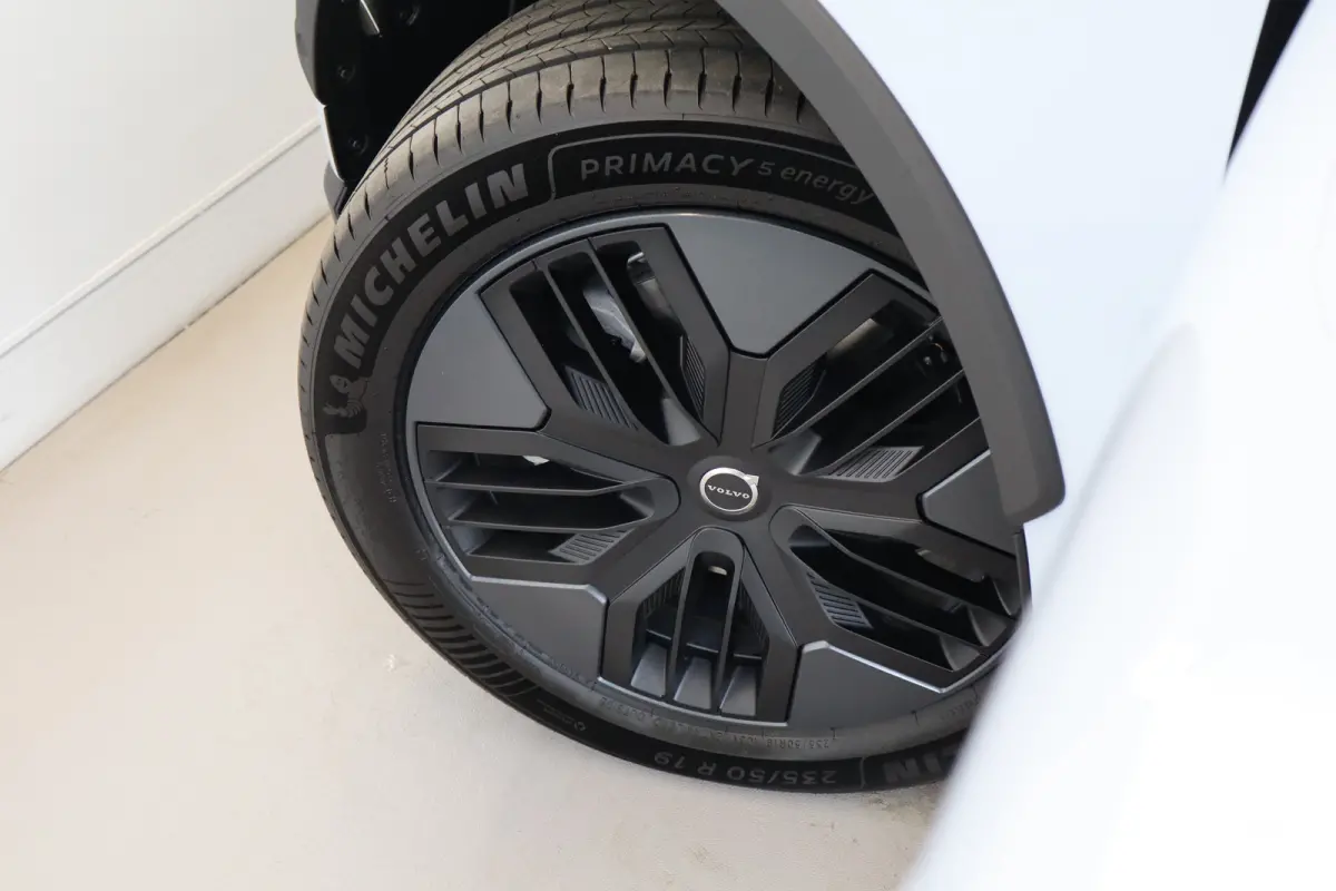 P5 Long Range 272PK Europa Plus 69kWh | Getint Glas | Power Seats | Stoelverw | HK Audio | Achteruitrijcamera | Armsteun voor | Audio installatie premium