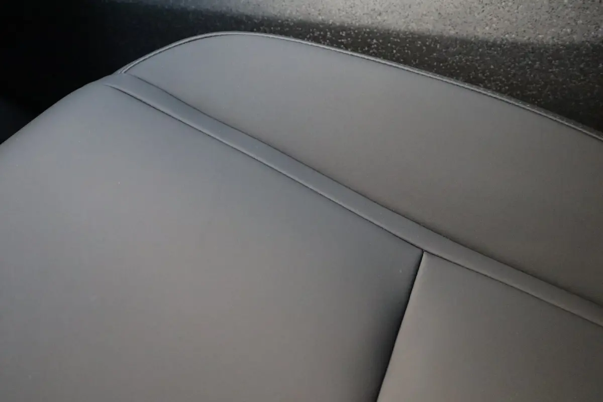 P5 Long Range 272PK Europa Plus 69kWh | Getint Glas | Power Seats | Stoelverw | HK Audio | Achteruitrijcamera | Armsteun voor | Audio installatie premium