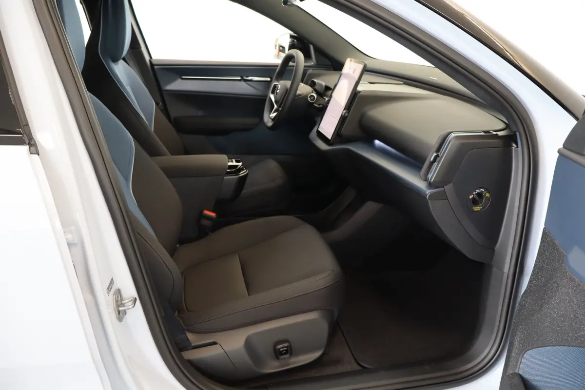 P5 Long Range 272PK Europa Plus 69kWh | Getint Glas | Power Seats | Stoelverw | HK Audio | Achteruitrijcamera | Armsteun voor | Audio installatie premium
