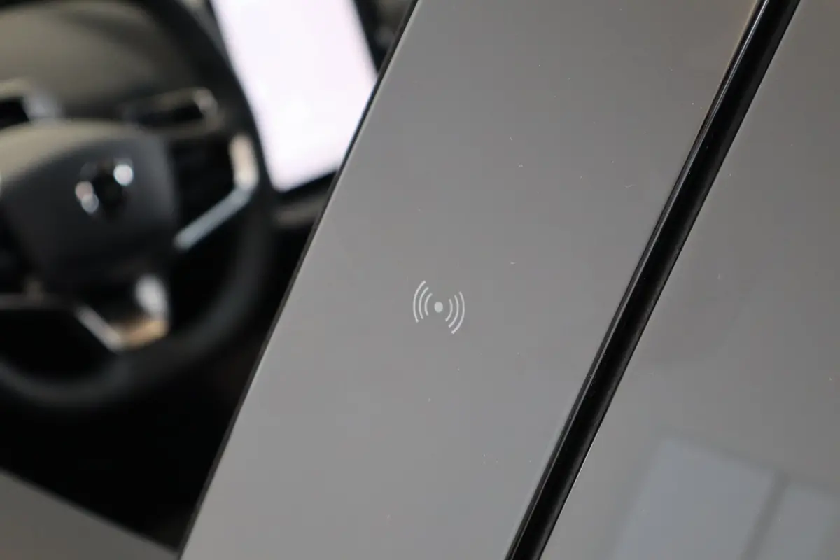 P5 Long Range 272PK Europa Plus 69kWh | Getint Glas | Power Seats | Stoelverw | HK Audio | Achteruitrijcamera | Armsteun voor | Audio installatie premium