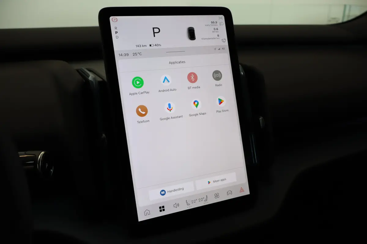 P5 Long Range 272PK Europa Plus 69kWh | Getint Glas | Power Seats | Stoelverw | HK Audio | Achteruitrijcamera | Armsteun voor | Audio installatie premium