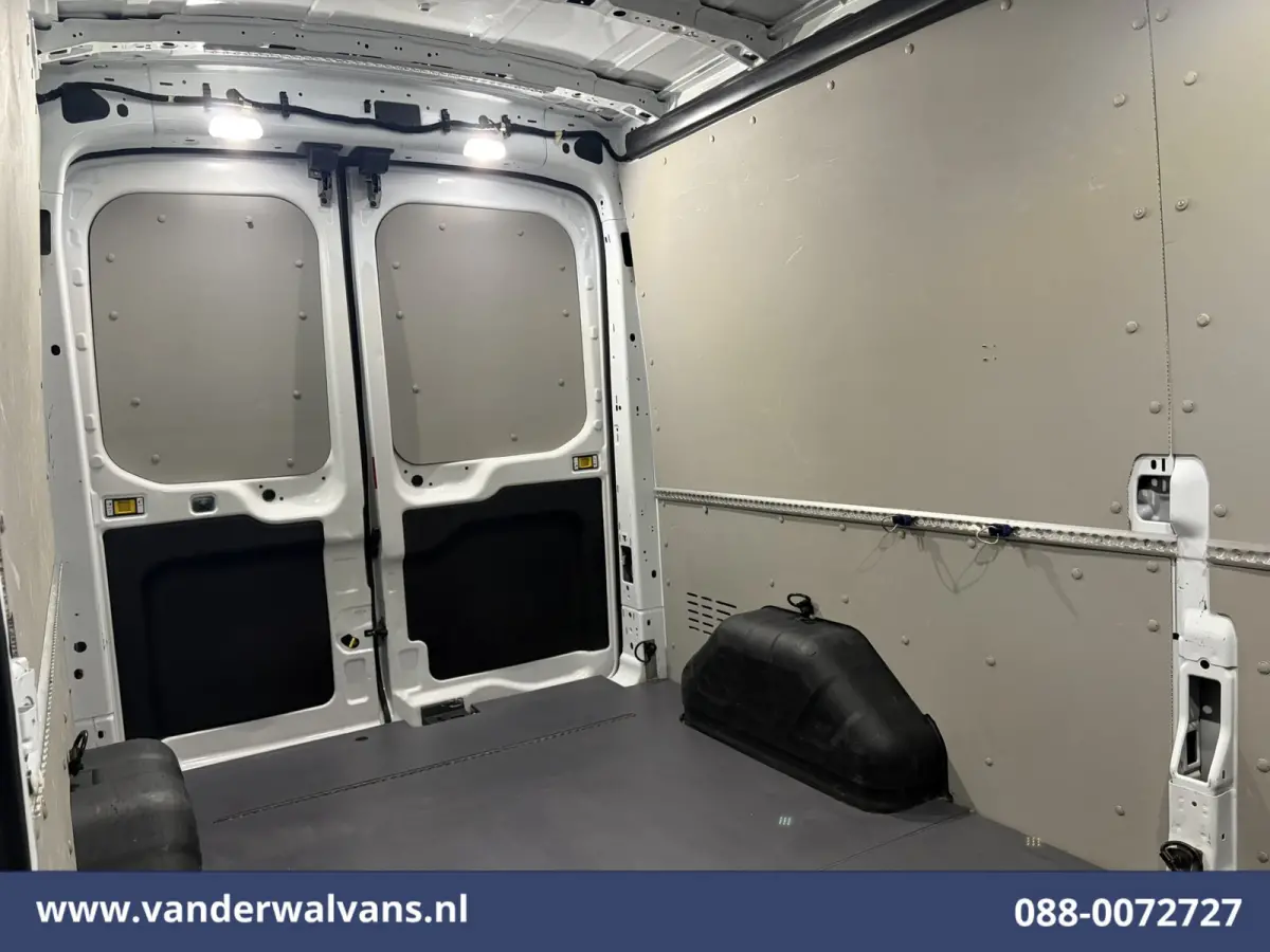 2.0 TDCI 130pk L3H2 Euro6 Airco | Cruisecontrol | Camera | Parkeersensoren Verwarmde voorruit, Bijrijdersbank