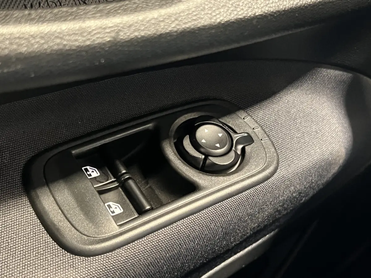 Icon 42 kWh | SoH 94.1% | Navigatie/Android/Apple Carplay | LM Velgen 16" | Cruise Control | DAB | Cruise Control | Airco |